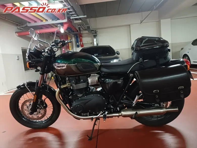 트라이엄프 본네빌 T100 2025 버건디 사진 2