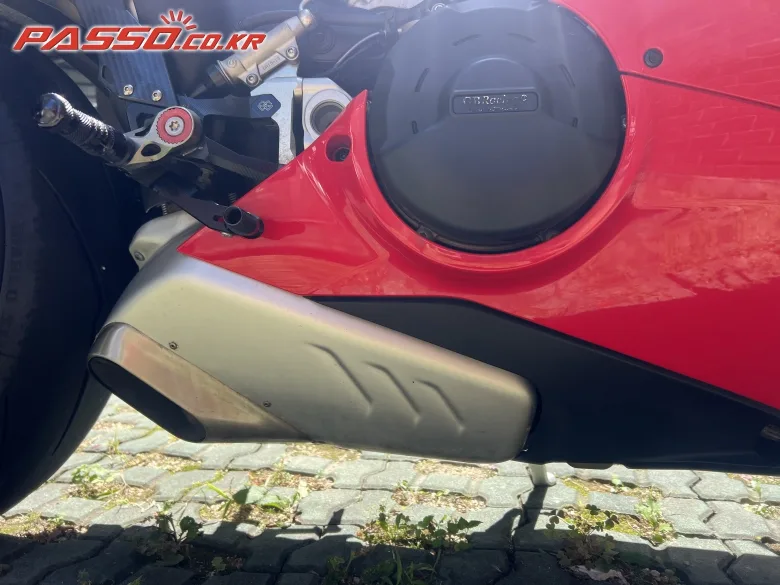 두카티 파니갈레 V4 S 2020 레드 사진 7