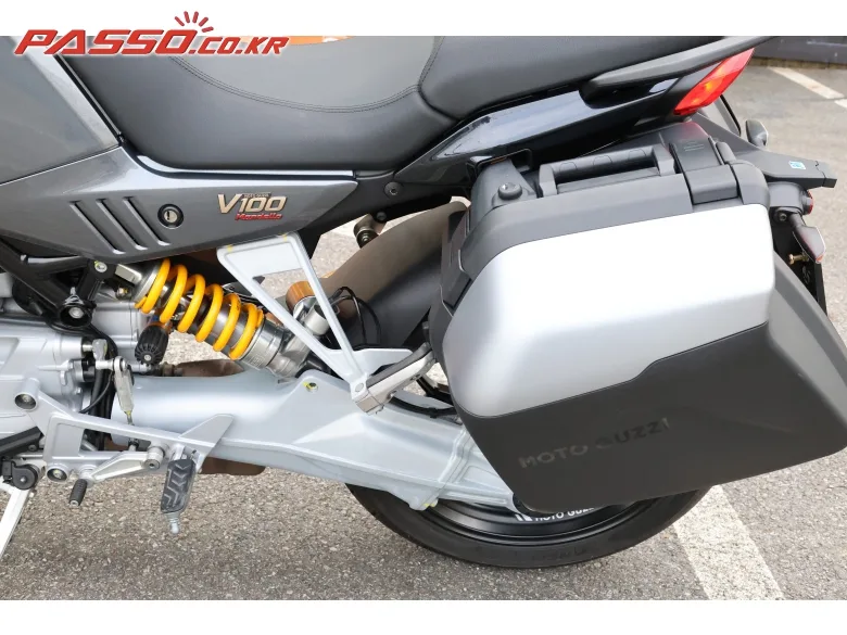 모토구찌 V100 만델로 2024 실버 사진 7