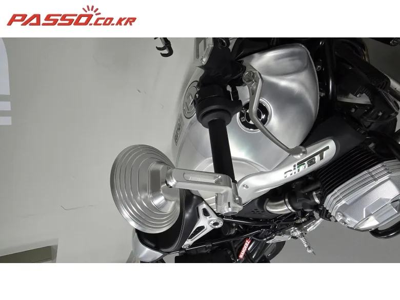 BMW R 나인 T 2021 화이트 사진 4