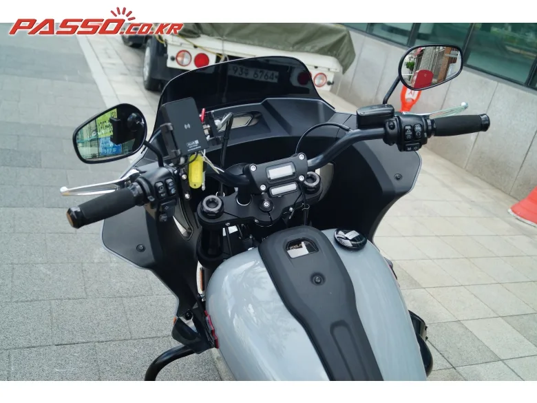 할리데이비슨 로우라이더 ST 2024 실버 사진 4