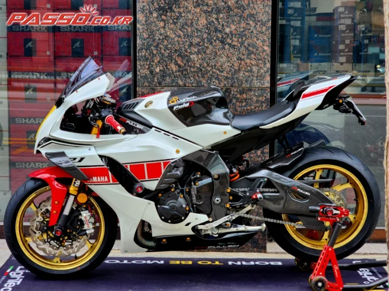 야마하 YZF R1 2022 화이트 사진 2
