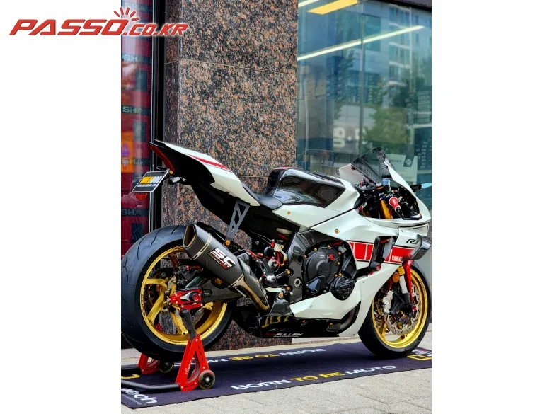 야마하 YZF R1 2022 화이트 사진 3