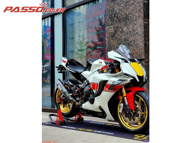야마하 YZF R1 2022 화이트 사진 4