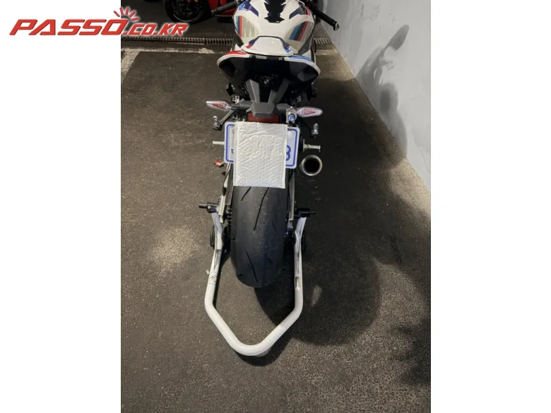 BMW S 1000 RR 2022 블랙 사진 3