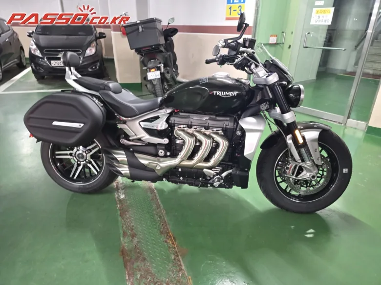 트라이엄프 로켓Ⅲ GT 2023 블랙 사진 1