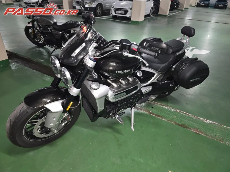 트라이엄프 로켓Ⅲ GT 2023 블랙 사진 5