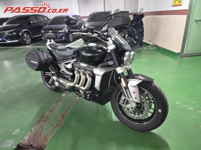 트라이엄프 로켓Ⅲ GT 2023 블랙 사진 6