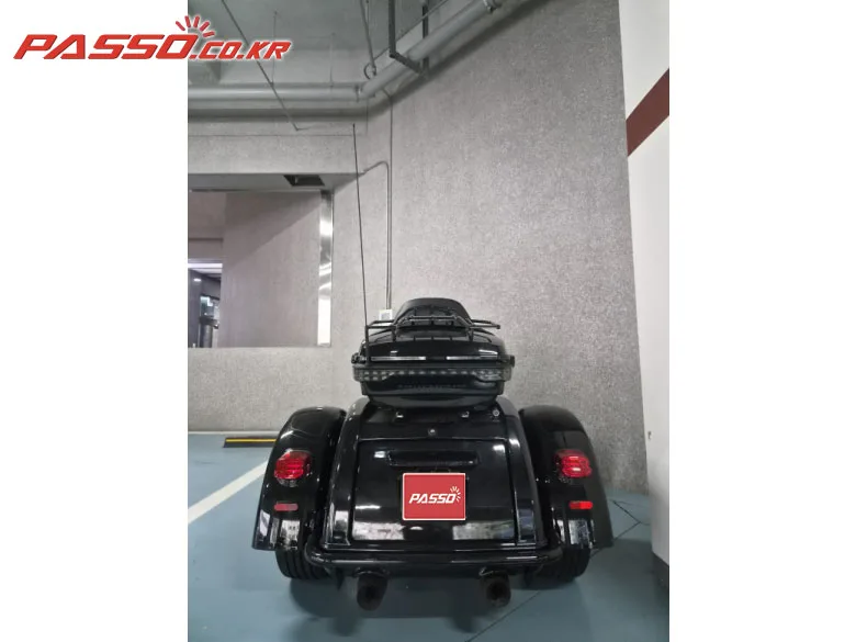 할리데이비슨 트라이 글라이드 울트라 클래식 2025 블랙 사진 3
