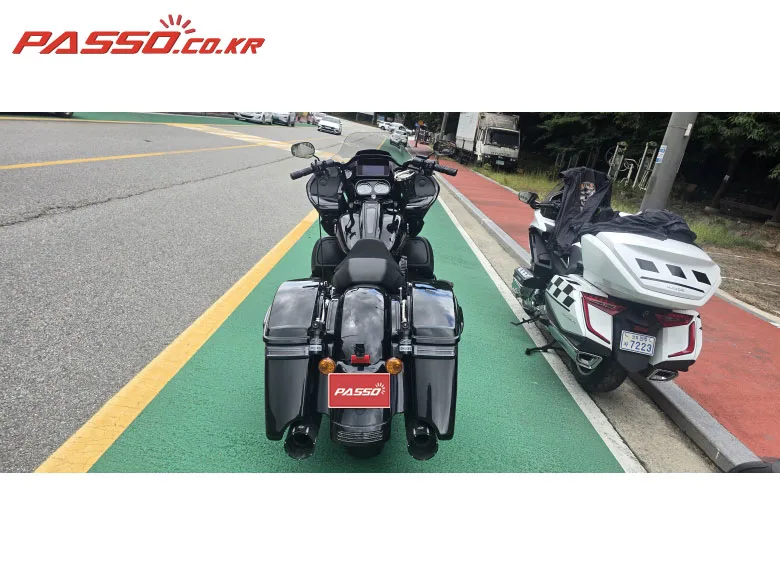 할리데이비슨 로드 글라이드 스페셜 2022 네이비 사진 3