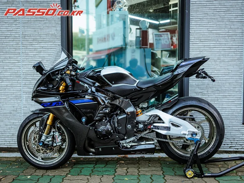 야마하 YZF R1 M 2024 블랙 사진 2