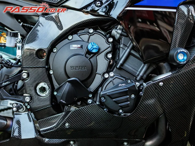 야마하 YZF R1 M 2024 블랙 사진 5