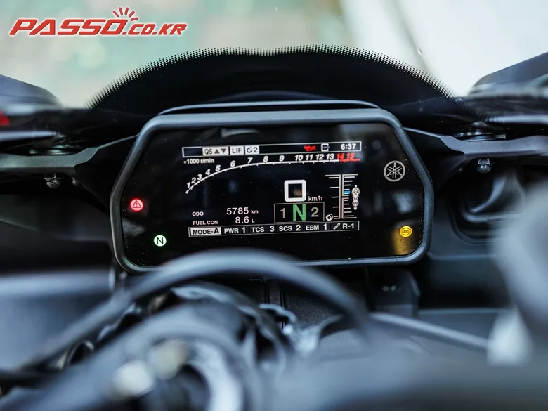 야마하 YZF R1 M 2024 블랙 사진 8