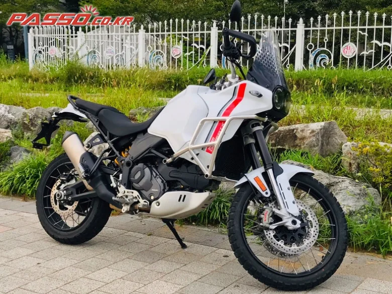 두카티 데저트 X 2025 화이트 사진 1