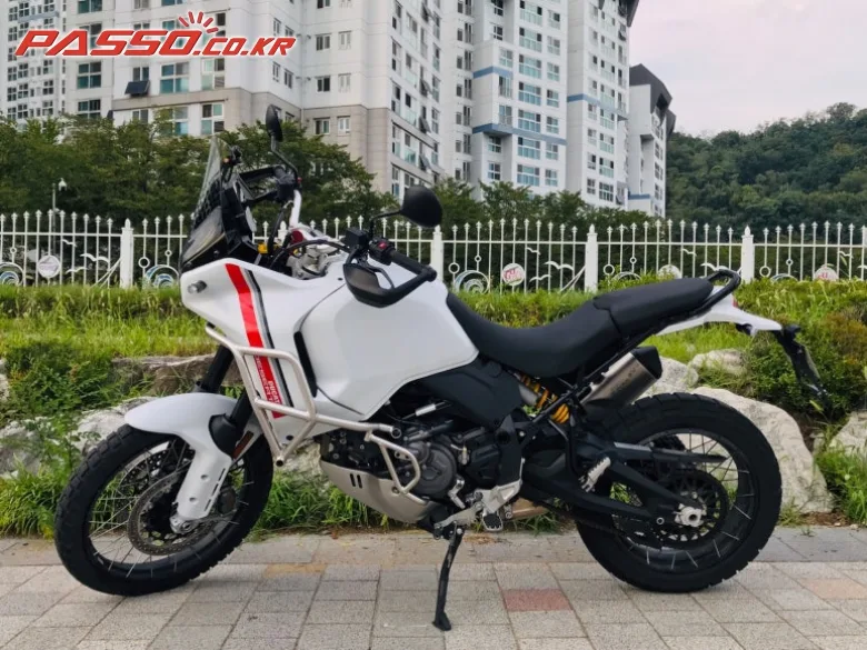 두카티 데저트 X 2025 화이트 사진 2