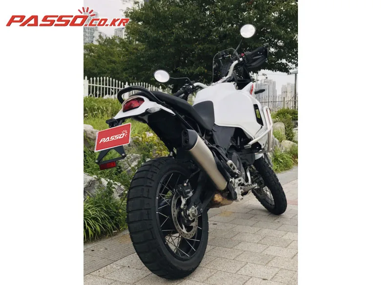 두카티 데저트 X 2025 화이트 사진 3