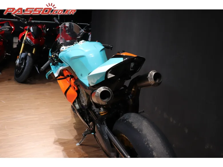 두카티 파니갈레 V4 S 2023 청록 사진 3