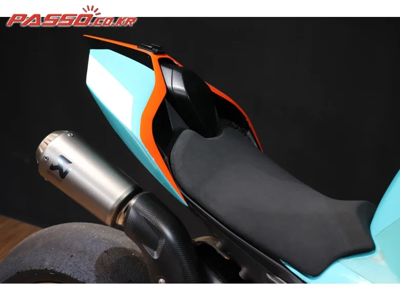 두카티 파니갈레 V4 S 2023 청록 사진 8