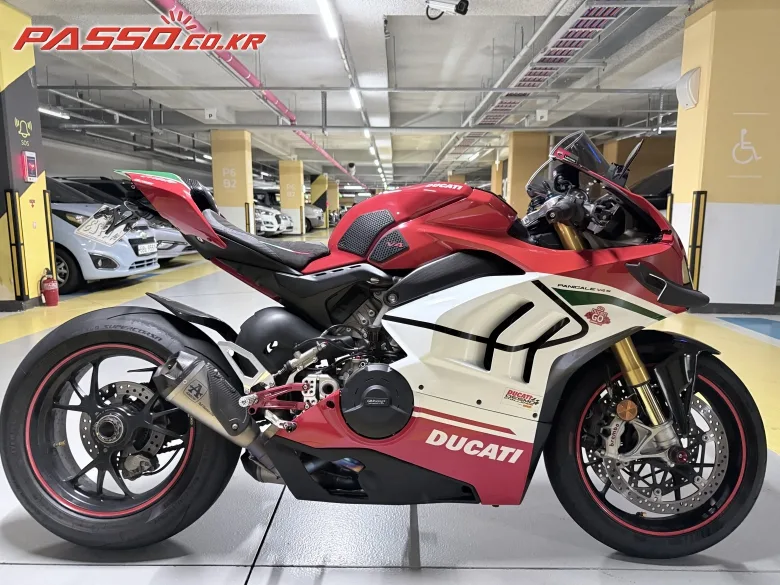두카티 파니갈레 V4 S 2021 레드