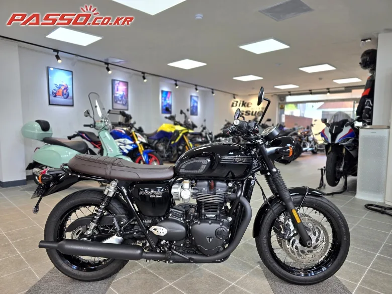 트라이엄프 본네빌 T120 블랙 2025 블랙