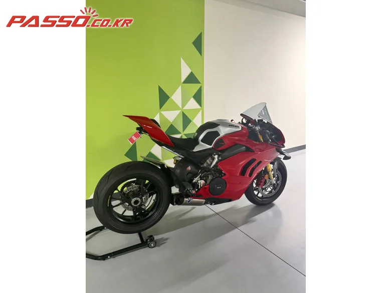 두카티 파니갈레 V4 S 2021 레드 사진 3