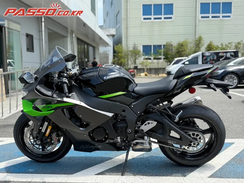 가와사키 닌자 10 R 2026 블랙 사진 2