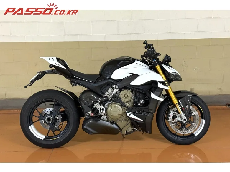 두카티 스트리트파이터 V4 S 2021 화이트 사진 1