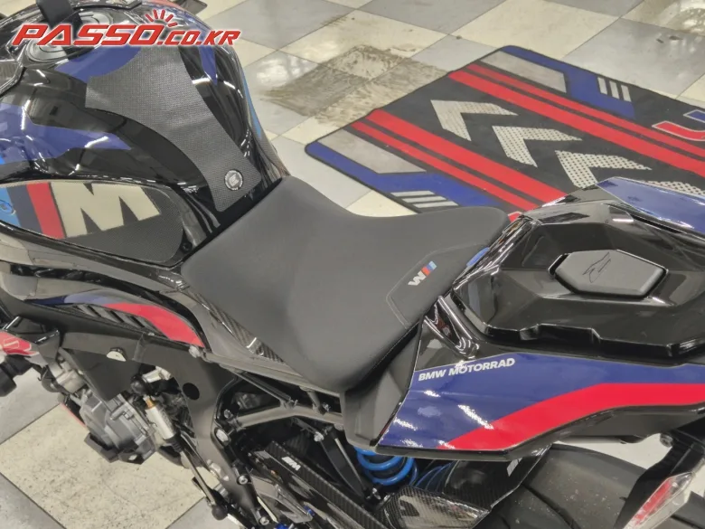 BMW M 1000 R 2023 블랙 사진 8
