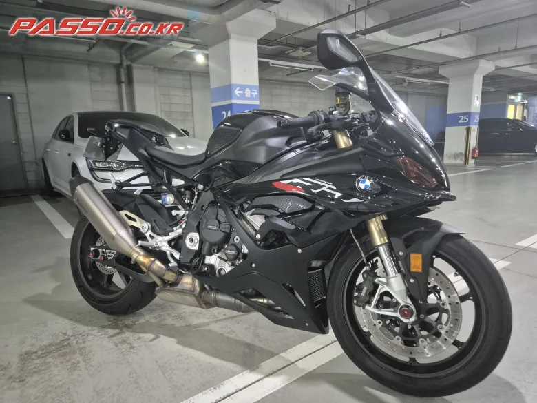 BMW S 1000 RR 2024 블랙 사진 1