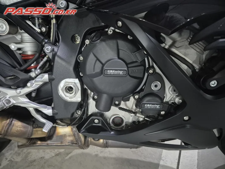 BMW S 1000 RR 2024 블랙 사진 5