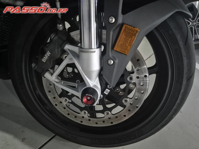 BMW S 1000 RR 2024 블랙 사진 6