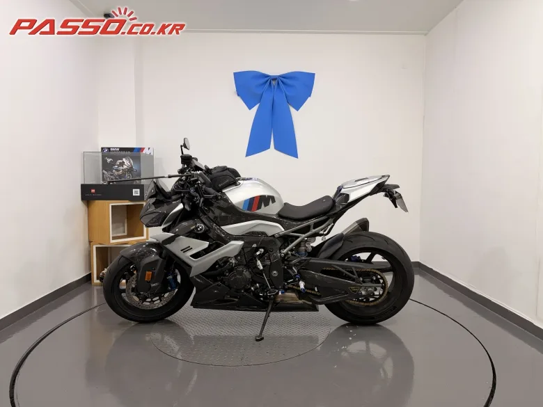 BMW M 1000 R 2025 화이트 사진 2