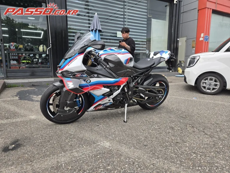 BMW S 1000 RR 2026 화이트 사진 2