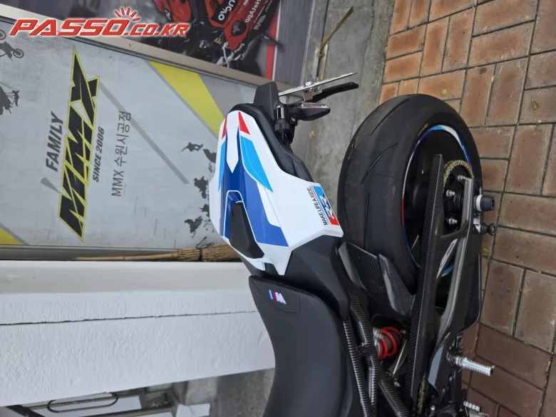 BMW S 1000 RR 2026 화이트 사진 3