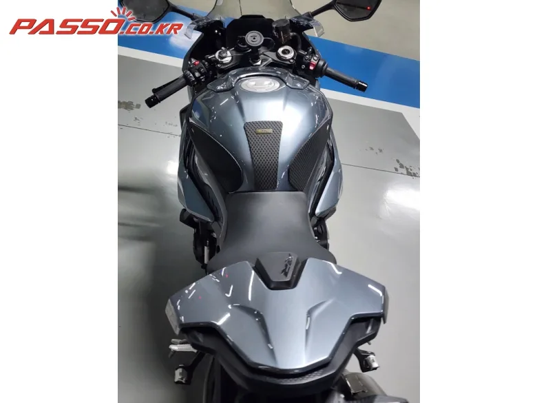 BMW S 1000 RR 2025 실버 사진 8