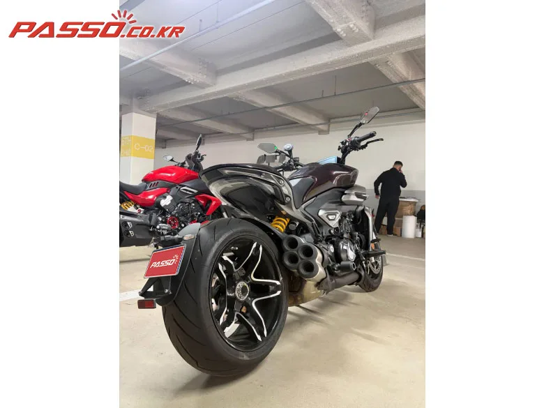 두카티 X 디아벨 V4 2025 블랙 사진 3