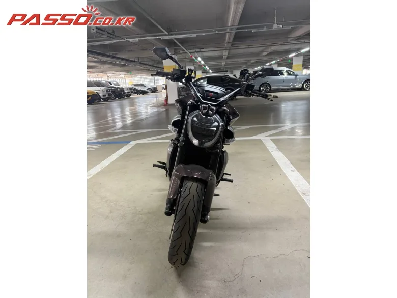 두카티 X 디아벨 V4 2025 블랙 사진 4