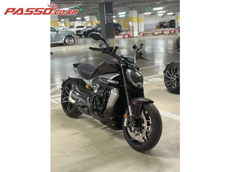 두카티 X 디아벨 V4 2025 블랙 사진 5