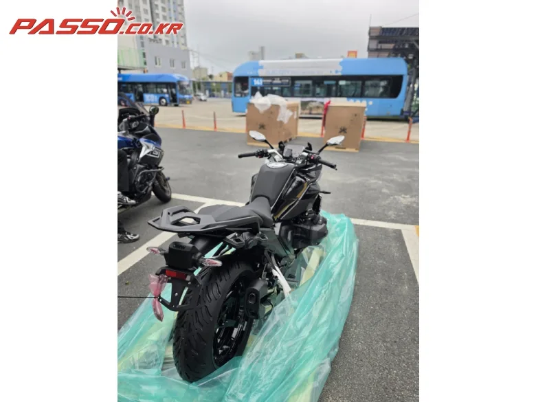 BMW R 1300 RS 2026 블루 사진 3