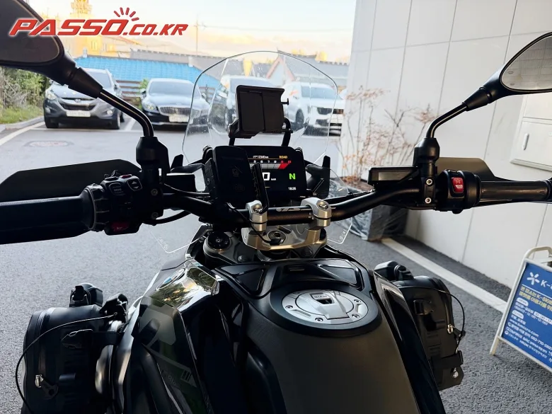 BMW R 1300 GS 2024 실버 사진 4