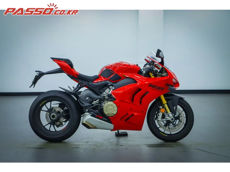 두카티 파니갈레 V4 S 2024 레드 사진 1