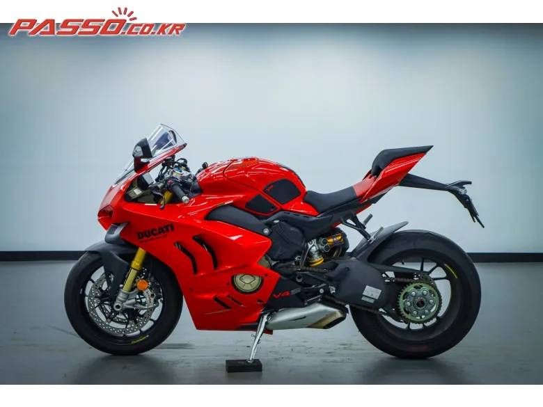 두카티 파니갈레 V4 S 2024 레드 사진 2