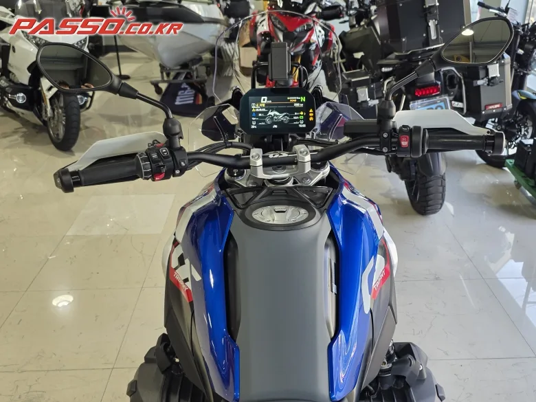 BMW R 1300 GS 2026 화이트 사진 4