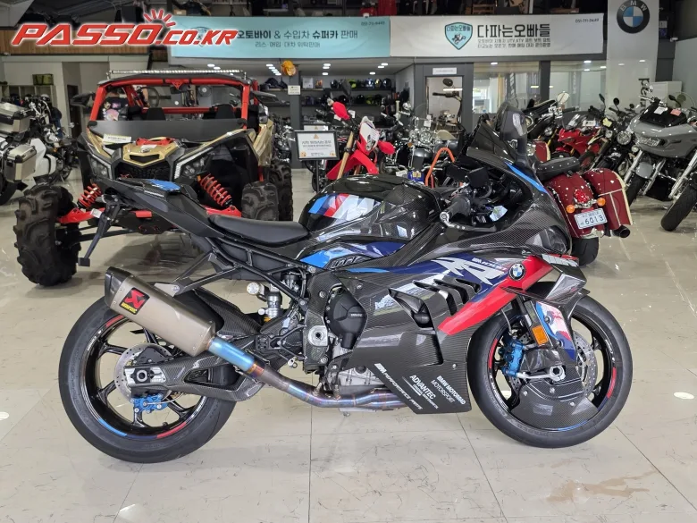 BMW M 1000 RR 2024 레드 사진 1
