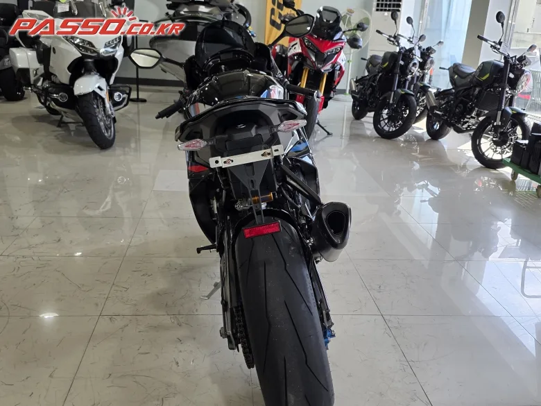 BMW M 1000 RR 2024 레드 사진 3