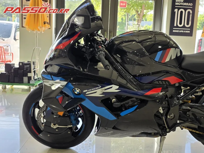 BMW M 1000 RR 2024 레드 사진 4