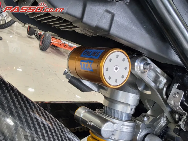 BMW M 1000 RR 2024 레드 사진 8