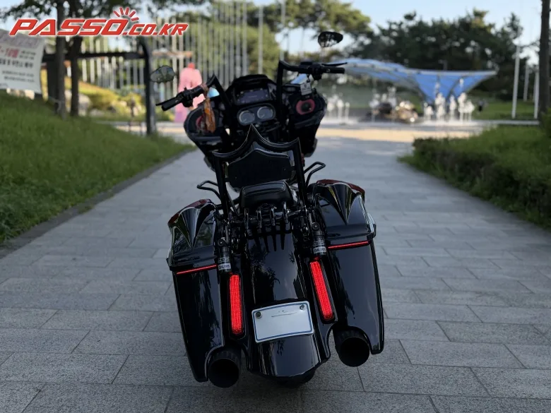 할리데이비슨 로드 글라이드 스페셜 2021 블랙 사진 3
