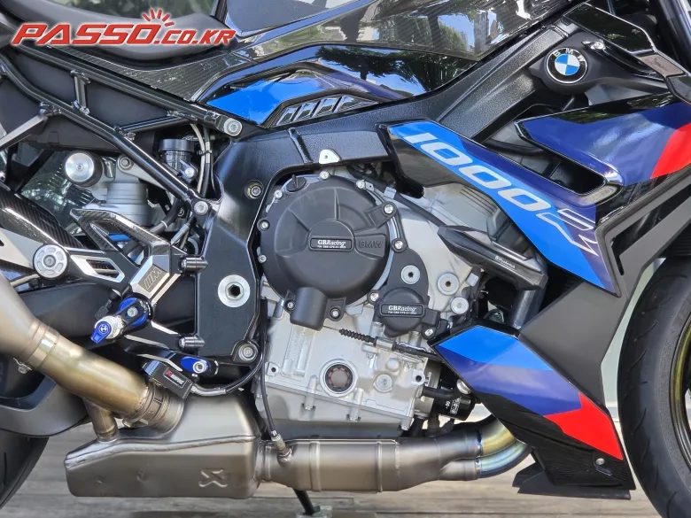 BMW M 1000 R 2023 블루 사진 5