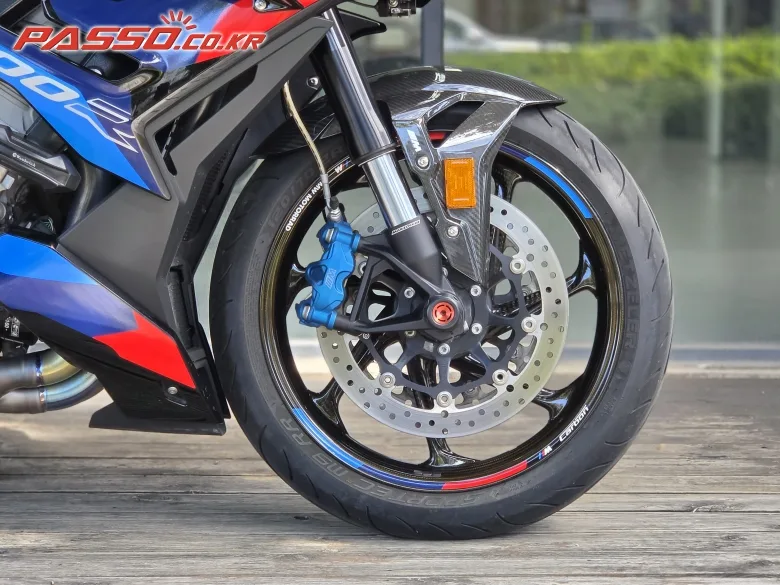 BMW M 1000 R 2023 블루 사진 6